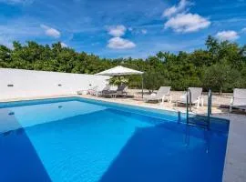 Elo Holiday Home
