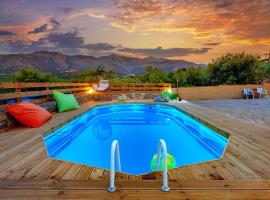 Princess Sissi, Villa-House with private pool and garden โรงแรมที่มีที่จอดรถในซิสซี