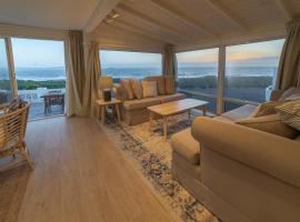 CASA MARIA - BEACHFRONT COTTAGE ON THE SAND, ξενοδοχείο σε Ensenada