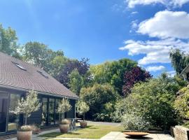 The Barn, hotel in zona Ippodromo di Fontwell Park, Chichester