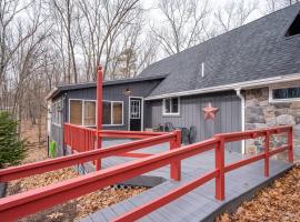 Starcatcher Chalet, The Woods Resort, holiday home in Hedgesville