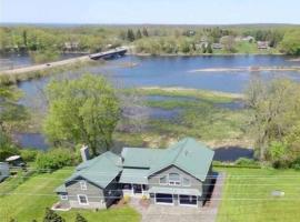 Salmon River View, villa à Pulaski