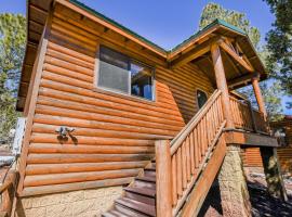 Rodeo Cabin in the pines, 5 minutes away restaurants, and lakes and hiking, hotell i Show Low