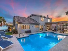 Sunset Swim, Luxury Vegas Villa with Pool, Hot Tub