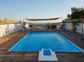 Brīvdienu māja Magnificent, Deluxe Villa, Lagonisi, Athens Riviera pilsētā Áyios Nikólaos