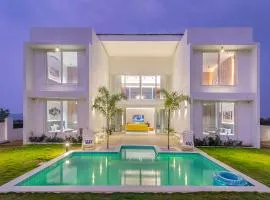 StayVista at Hilldale - Mountain-View Villa with Manicured Lawn, Quaint Gazebo, and Swimming Pool