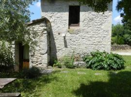 gîtes de Combelcau, le Pigeonnier, hotel u gradu Flaugnac