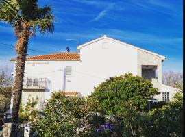 Villa Rossi, hotel in Krk