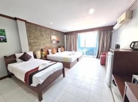 Sea Boss Homestay, hotel in Kata Beach
