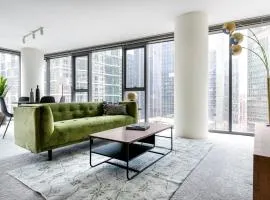 Loop 2BR w Pool Gym nr Financial District CHI-271