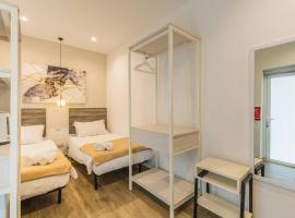 Private studio 14 at the new OLO Living Guesthouse, hotel v destinaci Paceville