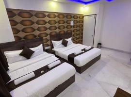 Hotel Plaza Rooms - Prabhadevi Dadar, hotel cerca de Templo Siddhivinayak, Bombay