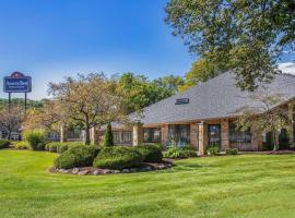 AmericInn and Suites by Wyndham Delafield-Waukesha-Milwaukee, hotel v destinaci Delafield