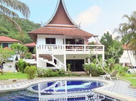 Lovely 2-Bedroom Condo with Pool and Terrace, lavprishotell i Kamala Beach