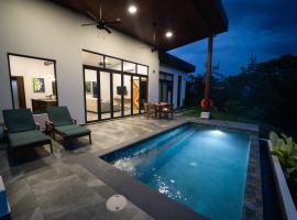 Modern Villa Overlooking Macal River Valley, hotel sa Benque Viejo del Carmen