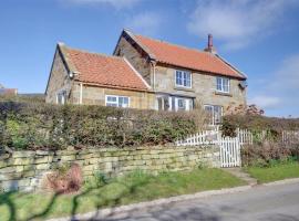 Cheyne Cottage, hotel with parking in Hawsker