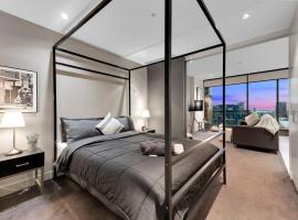 Opulent Level 25 Condo with Breathtaking Views