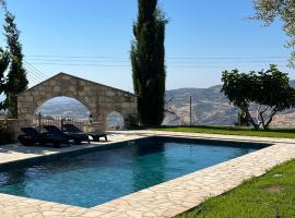 Romanos Villa, hotel v destinaci Paphos City