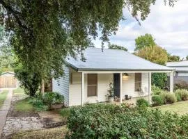 Myrtle Creek Cottage