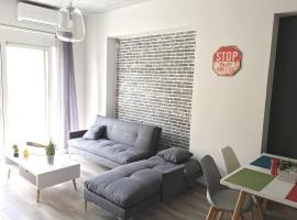 Pegasus Amazing Flat, 1,5min Walk To The Beach, hotel en La Canea