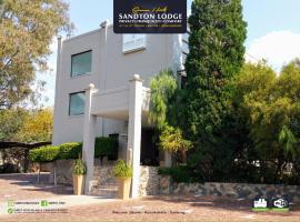 Sandton Lodge Rivonia: Johannesburg şehrinde bir orman evi