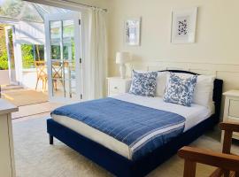 Secluded Spacious Garden Suite, apartamento em Chichester