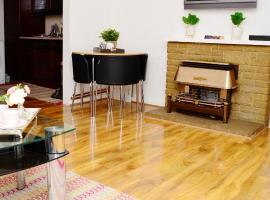 33SM Dreams Unlimited Serviced Accommodation- Staines - Heathrow, villa in Stanwell