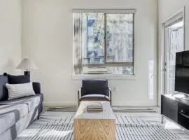 Studio City 1BR w Gym Lounge WD nr WF TJ LAX-573