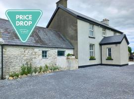 Rowan House Holiday Home, villa in Curranes