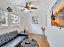Pineapple district, walk to Atlantic, free parking, pets (342-1), semesterboende i Delray Beach