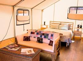 Silver Spur Homestead Luxury Glamping - The Cowboy, οργανωμένο κάμπινγκ σε Tombstone