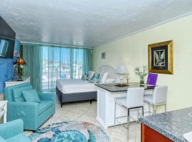 Waterfront Room, Heated Pool, Tiki Bar & Grill, Ferienwohnung mit Hotelservice in Sarasota