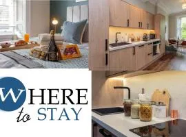 Stylish 2bed apartment underneath Edinburgh castle