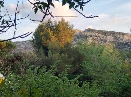 Au pied des calanques, nature, plages à 6min, parking, bus direct, idéal famille, hotelli kohteessa Marseille lähellä maamerkkiä ONET Technologies