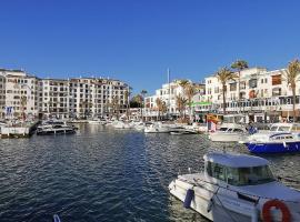 Puerto de la Duquesa Sea Views, hotel v destinácii Manilva