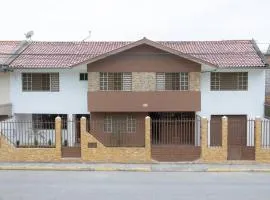 Cozy & Spacious House-Near the Centro