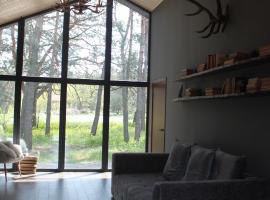 Villa Forest, hotel com banheiras de hidromassagem em Dumantsy