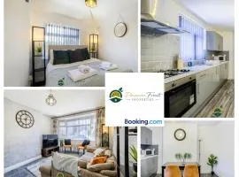 3 Bedroom Coventry House By Passionfruitproperties with Free Wi-fi, Large Garden and Driveway - 52NRC