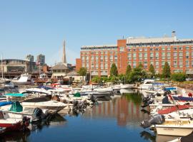 波士頓港都鐸碼頭原住客棧酒店，波士頓憲法號帆船護衛艦附近的飯店