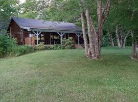 Sherbrooke Lake Cottage with Private Beach, beach rental in Mahone Bay