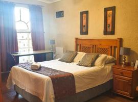 Just Tiffany Guest House & Conference Facility, hotel en Potchefstroom