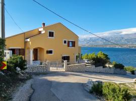 Apartments Mikecin, hotel in Novigrad Dalmatia