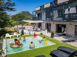 DANDELION GITE SPA Gorges du Tarn piscine jacuzzi rivière vue exceptionnelle villa nature design