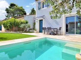 Nice Home In Carpentras With Wifi, Private Swimming Pool And 3 Bedrooms