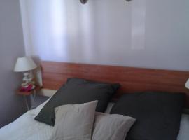 LOCATION BUNGALOW, hotel v destinaci Les Sables Vignier