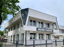 Orion Panzió, bed and breakfast en Hajdúszoboszló