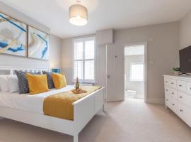 Stunning 5 Bed 4 Bath Period Home, pet-friendly hotel in Cheltenham