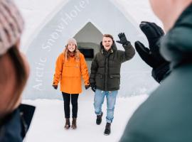 Arctic SnowHotel & Glass Igloos, hotell med parkering i Sinettä