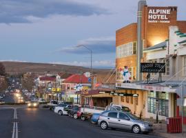 The Alpine Hotel، فندق في كوما