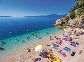 Rooms Croatia with parking, kitchen and dining area for guests